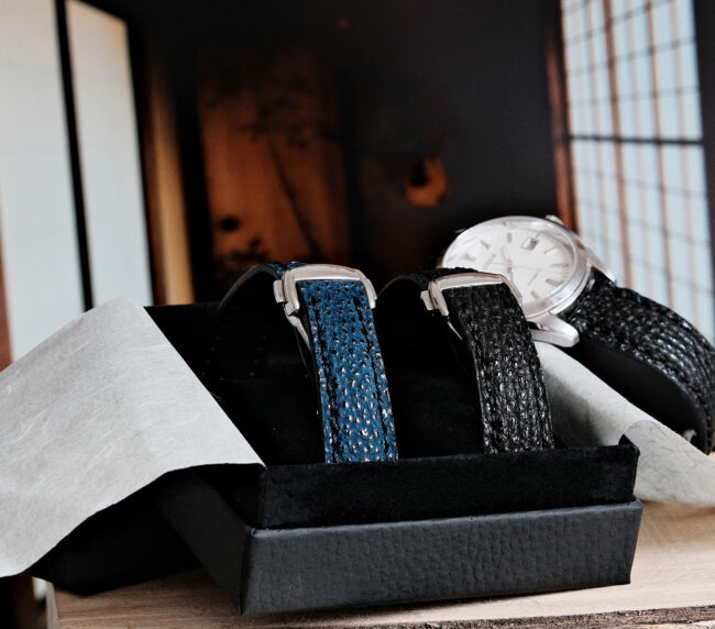 bracelet de montre en cuir de boeuf de kobe dans une boite, dans une maison traditionnel japonaise